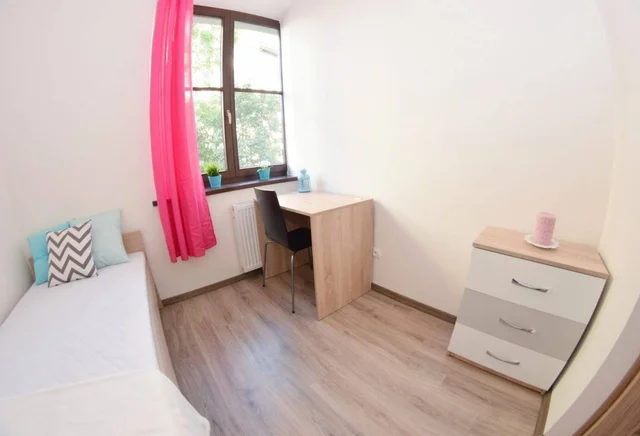 Spacious single room in the center, near Nowy Kleparz