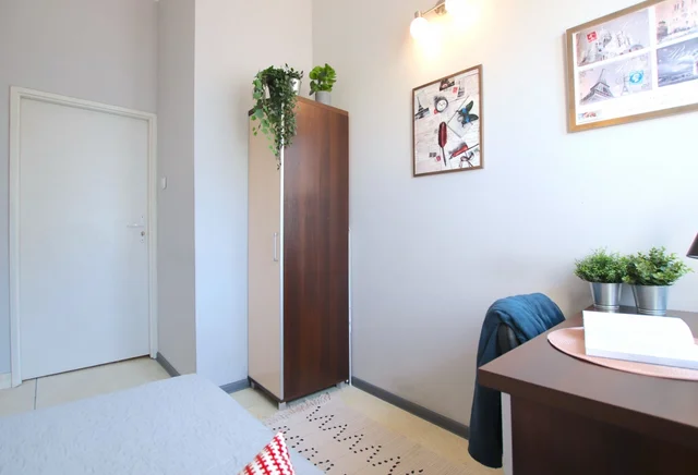 Radwańska 16, single room No. 6