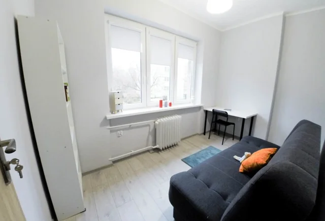 nr 6, ul. Ślężna 210