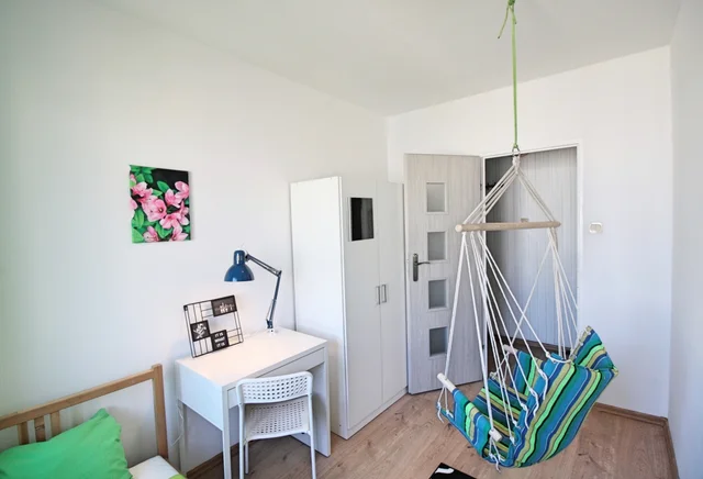 Single room close to Metro Stokłosy| Vistula University