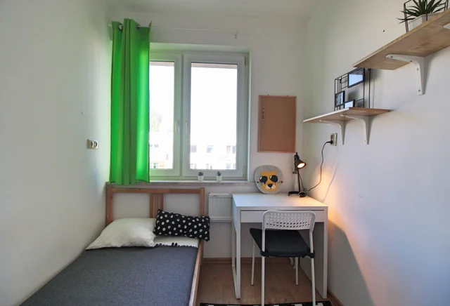Single room close to Metro Stokłosy| Vistula University