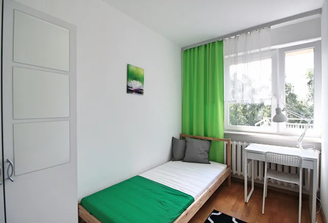 Single room close to Metro Stokłosy| Vistula University