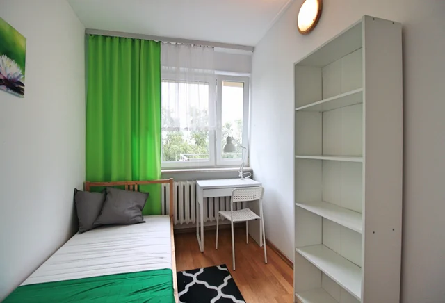 Single room close to Metro Stokłosy| Vistula University