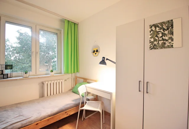 Single room close to Metro Stokłosy| Vistula University