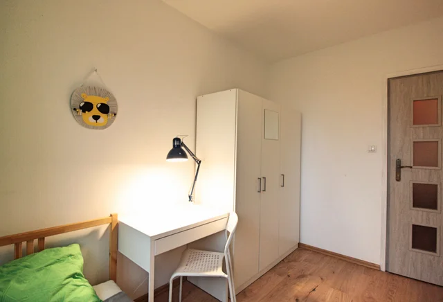 Single room close to Metro Stokłosy| Vistula University