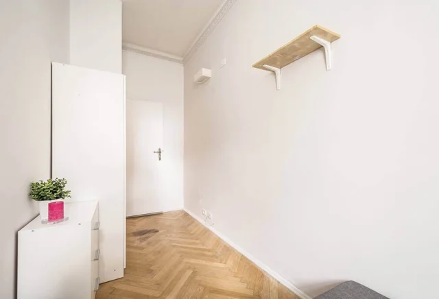 Single room | Grottger | Radio Krakow | Al. J. Słowackiego | Młynówka Królewska park