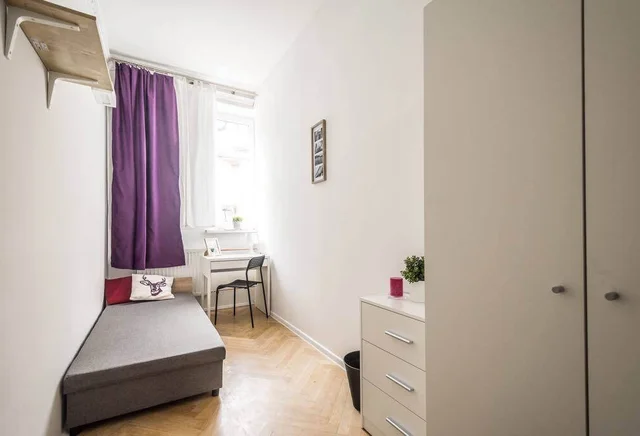Single room | Grottger | Radio Krakow | Al. J. Słowackiego | Młynówka Królewska park