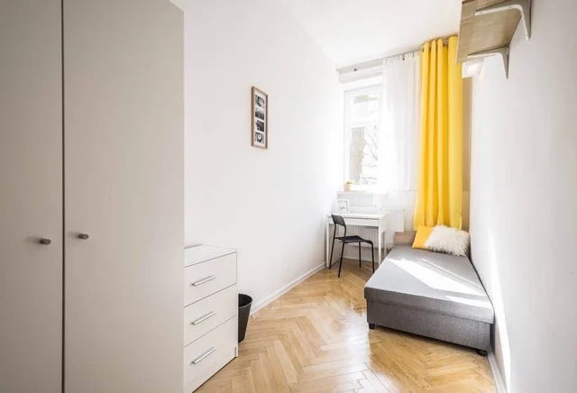 Single room | Grottger | Radio Krakow | Al. J. Słowackiego | Młynówka Królewska park