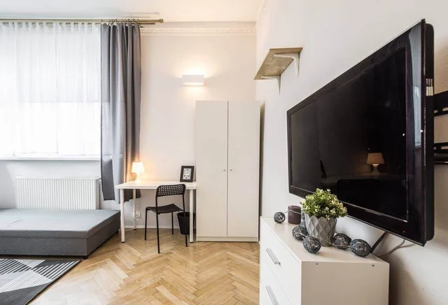 Single room | Grottger | Radio Krakow | Al. J. Słowackiego | Młynówka Królewska park