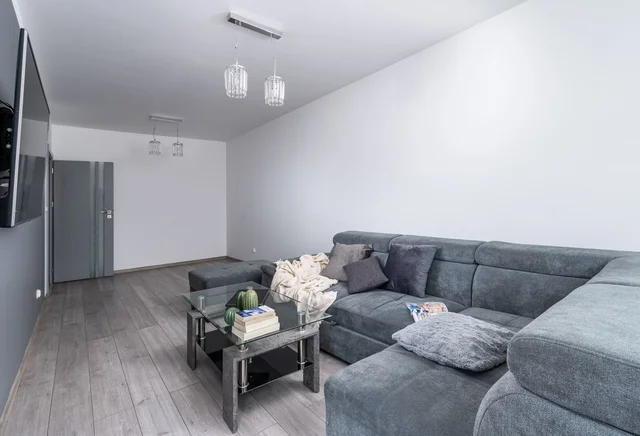 2-room apartment, 35 Banacha Street