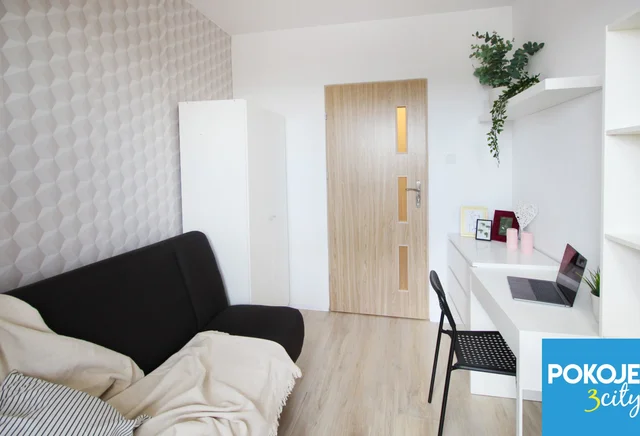 Pokój 1-osobowy z balkonem nr 4, przy ul. Wyrobka 9