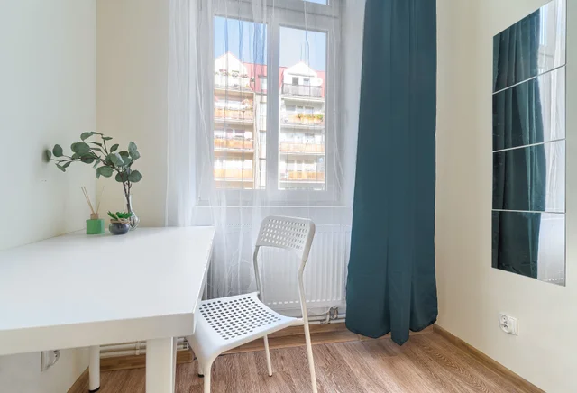 pokój 1 - osobowy nr 5 z antresolą, ul. Bolesława Śmiałego 17