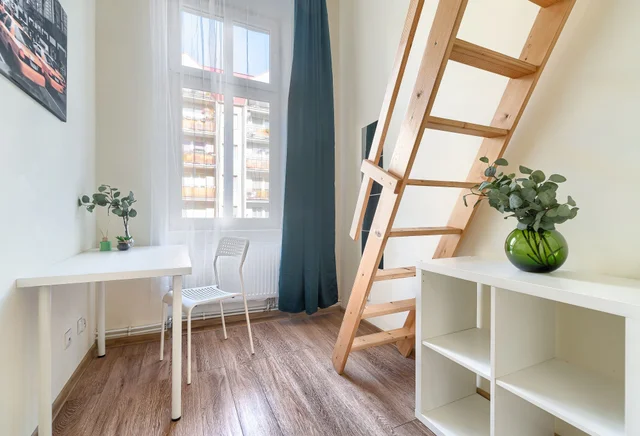 pokój 1 - osobowy nr 5 z antresolą, ul. Bolesława Śmiałego 17