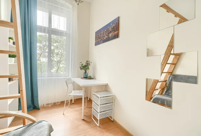 pokój 1 - osobowy nr 6 z antresolą, ul. Żółkiewskiego 5