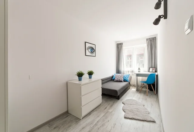 Large room for one, Floriana 5, 280m to EU, close to PŚ, UŚ, AM (P2)