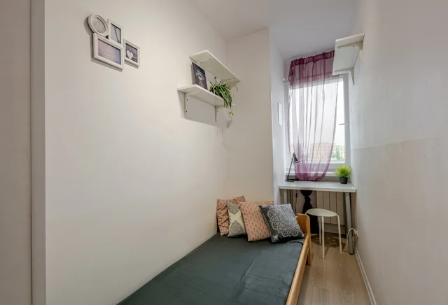 Pokój jednoosobowy #3 przy ul. Lachmana 2 [TYLKO DLA KOBIET]