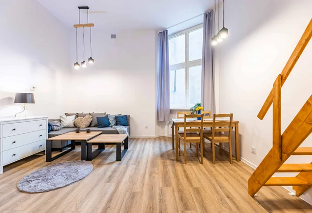 A spacious studio apartment with a mezzanine - Mielczarskiego 17
