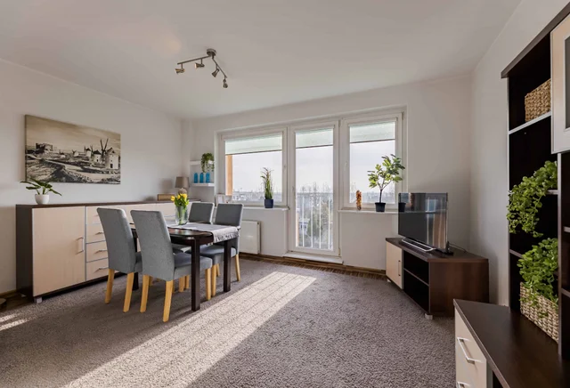 Sunny studio apartment with a great view - Wyszyńskiego 68