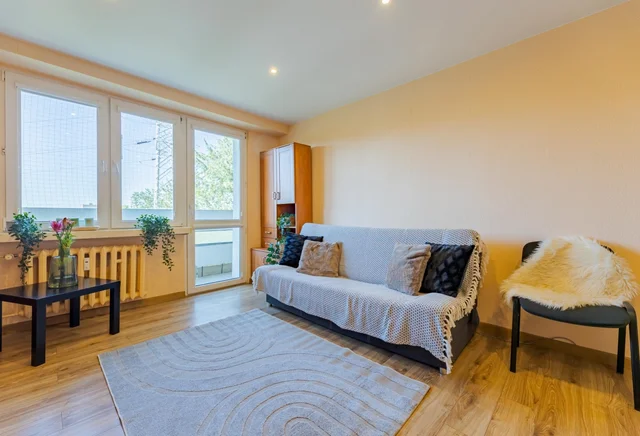 Spacious 3-room apartment with balcony - Lutomierska 129