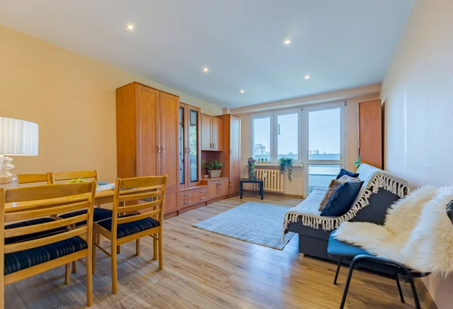 Spacious 3-room apartment with balcony - Lutomierska 129