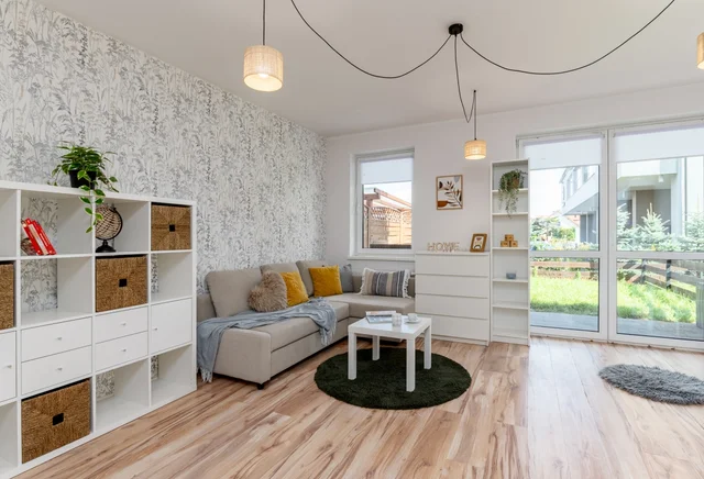 Przestronna kawalerka z własnym ogródkiem