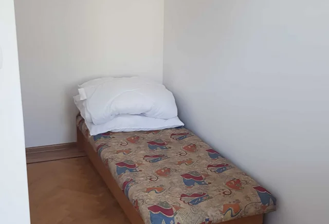 Pokój 3 przy ul. Jeleniogórskiej 8 w Gdańsku