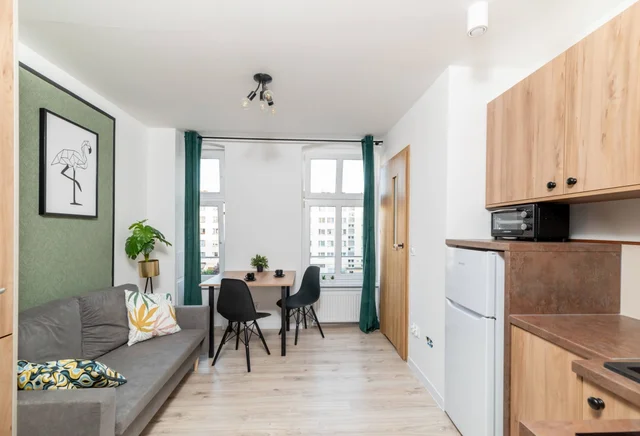 Студія біля ТЦ Купець