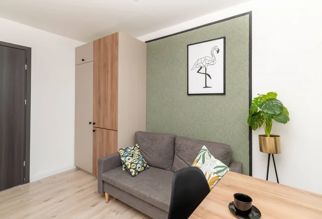 Студія біля ТЦ Купець