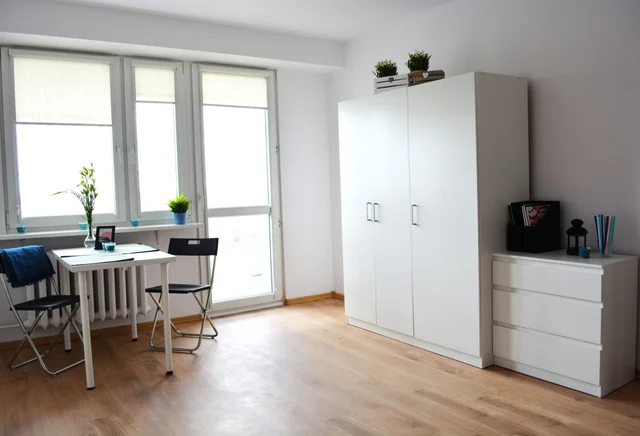 Однокімнатна кімната в 3-кімнатній квартирі неподалік від Мануфактури та площі Волнощі