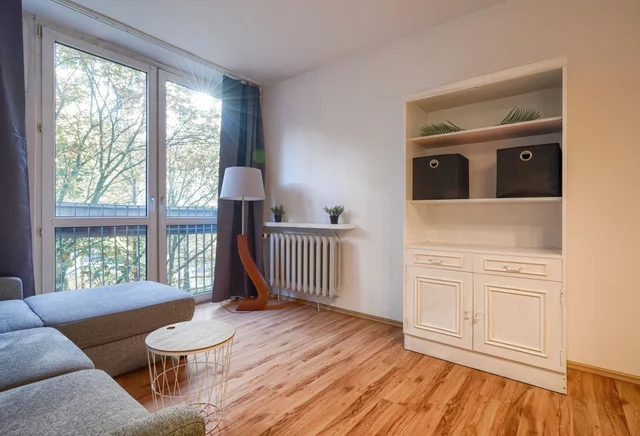 Grzybowska 6/10 m 202 room 1