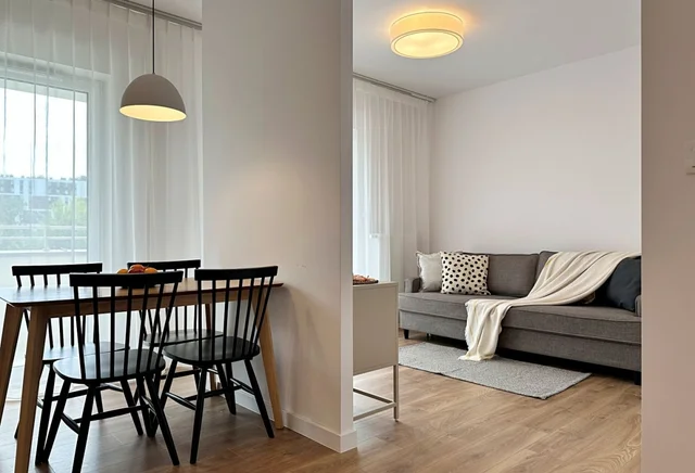 4-pokojowe | 97.7 m2 | Balkon | Internet w cenie | Bezpośrednio