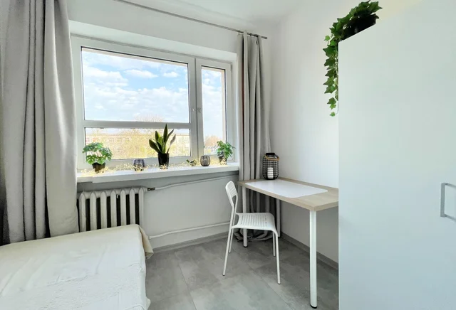 Pokój nr 2, Saska 47, Świetna Komunikacja do Metra i Centrum