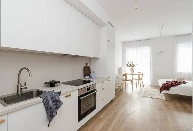 Wyposażenie na start | Studio | Balkon | Internet | Bezpośrednio