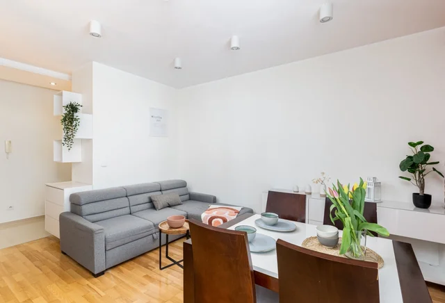 Spacious 3-room apartment - ul. Chełmońskiego 134