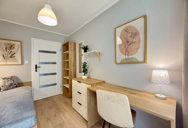 Pokój nr. 4- ul. Kluczowa 10, BIELANY