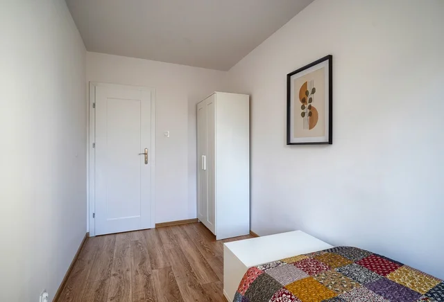 Międzynarodowa 60 m 13 room 1