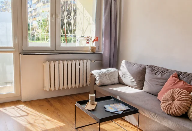 Kawalerka z oddzielną sypialnią i balkonem, Al. Rzeczypospolitej 11