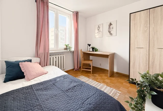 Żelazna 76 m 14 Room 2