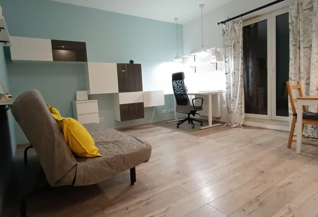 Квартира-студія на Броновицькій 42